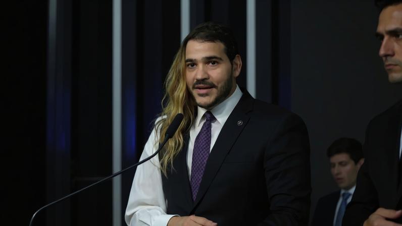 Erika Hilton e AGU avançam contra críticos de projetos sobre misoginia