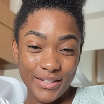 Internada, Erika Januza comenta infecção no rim e muita dor