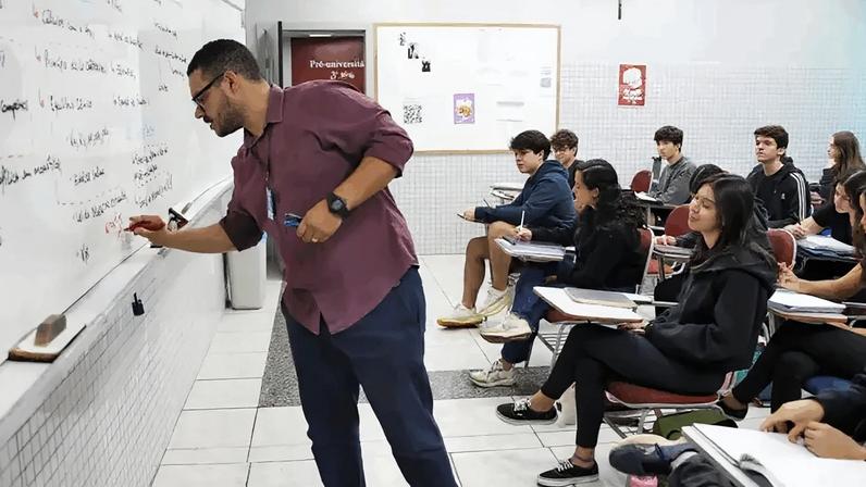O combate à evasão não depende de uma solução isolada, mas da união das melhores políticas públicas, diz a articulista
