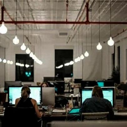PMI dos EUA avança em abril; conflito eleva preços