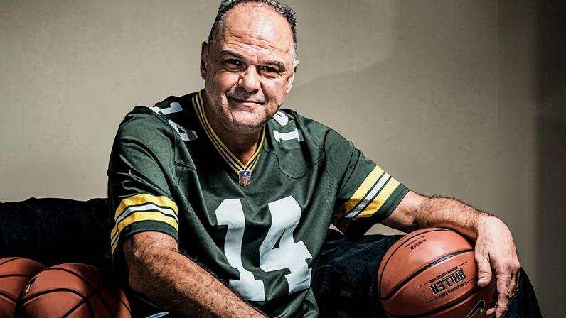 Lenda do esporte nacional e maior cestinha da história dos Jogos Olímpicos construiu um legado de 25 anos de dedicação incondicional à camisa verde e amarela