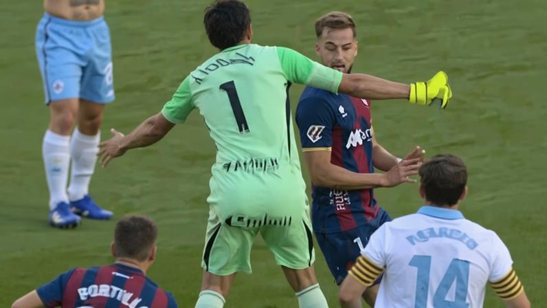 Esteban Andrada foi suspenso por 13 jogos após agredir rival na segunda divisão da Espanha