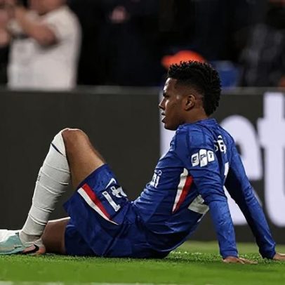 Estêvão deixa jogo do Chelsea lesionado e preocupa Seleção para a Copa