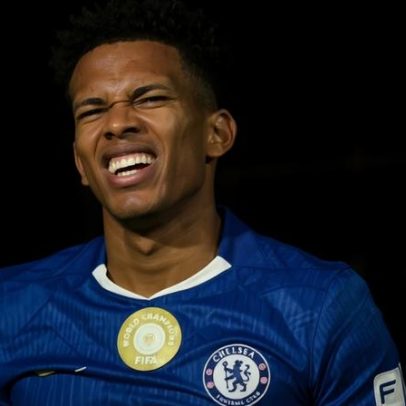 Chelsea confirma ausência de Estêvão na temporada