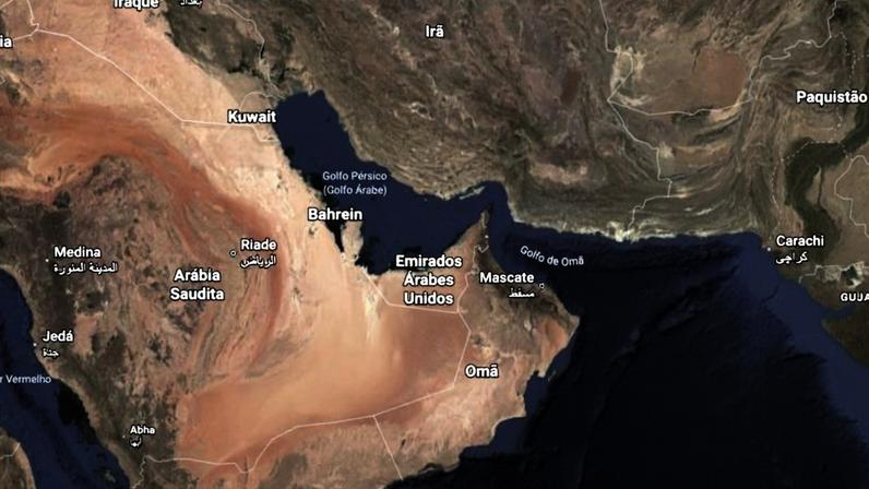 Irã ataca 3 navios no Estreito de Ormuz, elevando tensões regionais