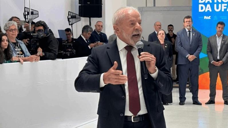 Lula afirma que mulheres devem estudar para alcançar independência