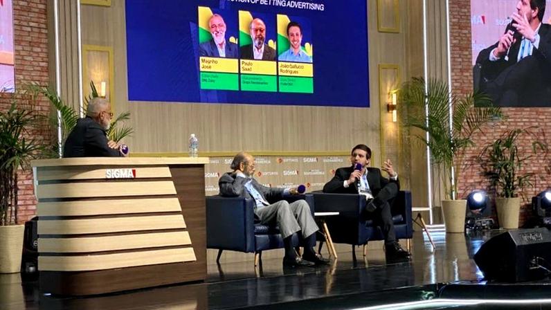 João Gallucci Rodrigues, sócio-diretor do Poder360 e editor do Sports MKT, e Paulo Saad, vice-presidente do Grupo Bandeirantes