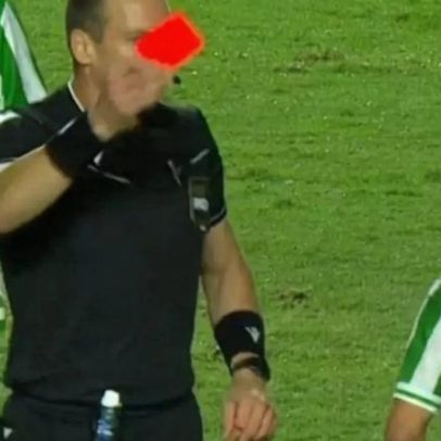 Árbitro explica expulsão de jogador do Juventude contra o São Paulo após VAR