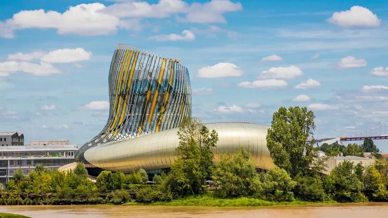 Cité do Vinho de Bordeaux enfrenta a crise do vinho e resiste
