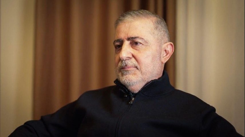 Edifícios e carros destruídos em subúrbio do sul de Beirute - (crédito: FADEL ITANI via Getty Images)