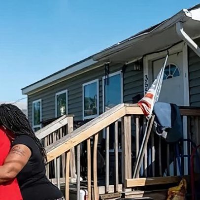 Mulher e criança pulam do telhado para escapar de tiroteio mortal na Louisiana