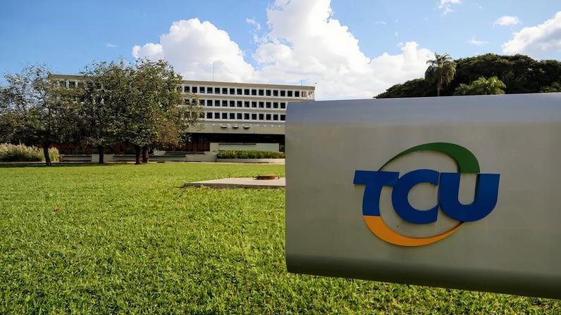 Imagem colorida da fachada do TCU