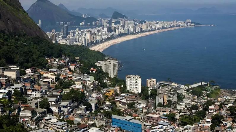 Busca ao traficante "Dada" terminou em confronto com a polícia e deixou 200 turistas presos no alto de um morro. (Foto: Bruno Prado/Ministério do Turismo)