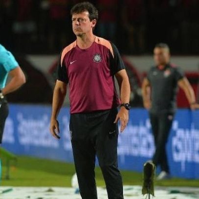 Diniz admite pior jogo pelo Corinthians e teme Z4