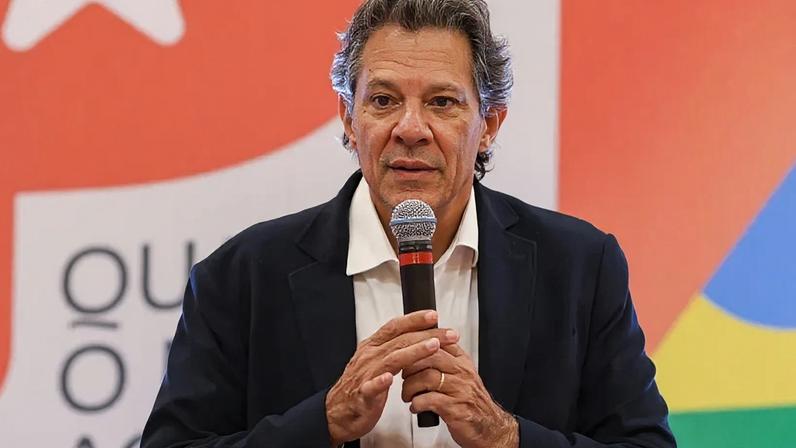 “Eu não cheguei a falar com ele, mas eu gostaria de ouvi-lo”, diz Haddad sobre Kassab