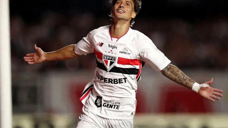 Sao Paulo's Ferreira celebrates scoring their second goal