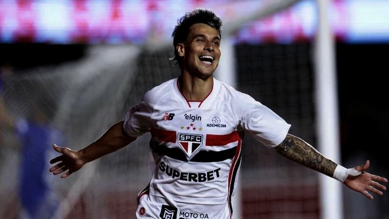 Ferreirinha, do São Paulo, comemora gol marcado contra o Cruzeiro, no Morumbis