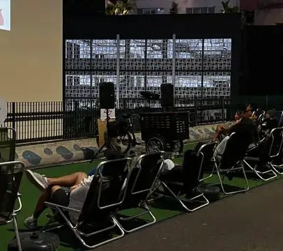 Cine Minhocão leva cinema gratuito ao ar livre em São Paulo