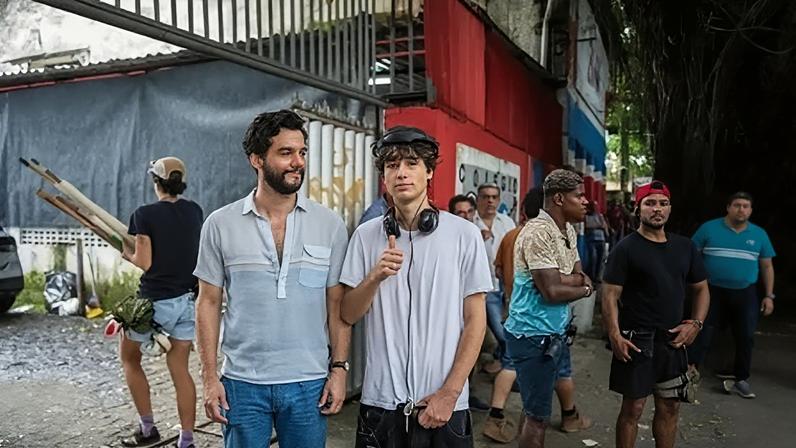 Bem Moura compartilha novas fotos nos bastidores do trabalho