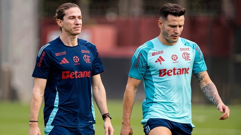 Filipe Luís e Saúl durante treino do Flamengo no Ninho do Urubu