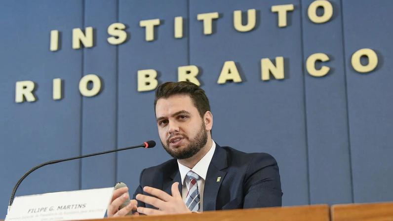 Moraes vota para manter Filipe Martins preso, defesa contesta