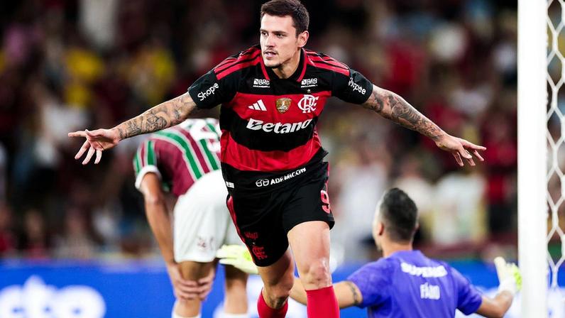 Pedro comemora gol contra o Fluminense no Maracanã