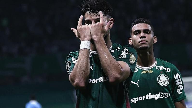 Flaco Lopez comemora gol do Palmeiras contra o Sporting Cristal, na Copa Libertadores
