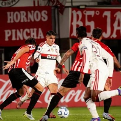 Flamengo empata com Estudiantes e segue líder isolado da Libertadores