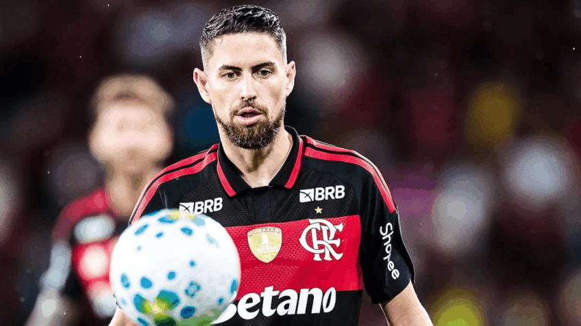 Os investimentos do Flamengo na compra de jogadores somaram R$ 636 milhões em 2025; na imagem, o volante Jorginho