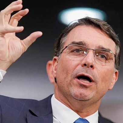 Flávio Bolsonaro nega que vai acabar com o Pix se for eleito