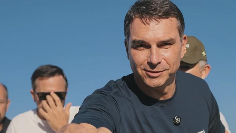 Flávio Bolsonaro falou com jornalistas durante a abertura da Norte Show, feira agropecuária realizada em Sinop, no Mato Grosso