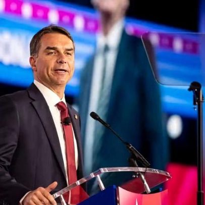 Flávio Bolsonaro cobra racionalidade de Eduardo e Nikolas