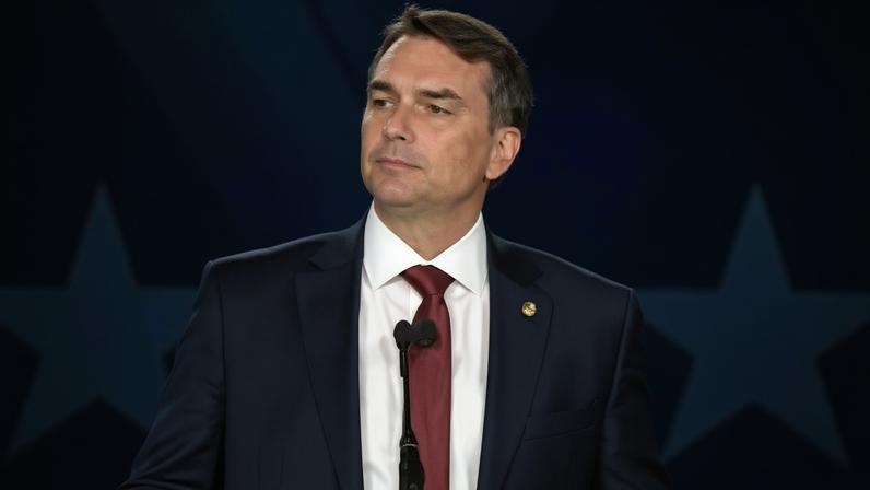 Flávio Bolsonaro discursa nos Estados Unidos, em evento conservador