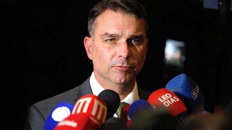 Flávio diz que Lula usa colegas para intimidar, mas não conseguirá