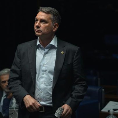 Flávio Bolsonaro critica STF, defende Zema e pede evitar interferência