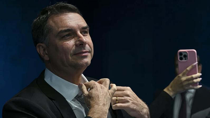 Flávio Bolsonaro pode ficar fora da eleição de 2026?