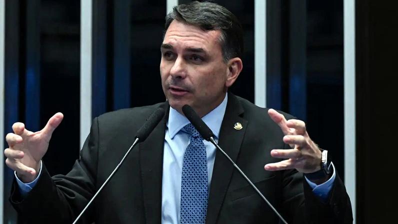 O senador Flávio Bolsonaro (PL-RJ) em discurso no plenário do Senado (Carlos Moura/Agência Senado)