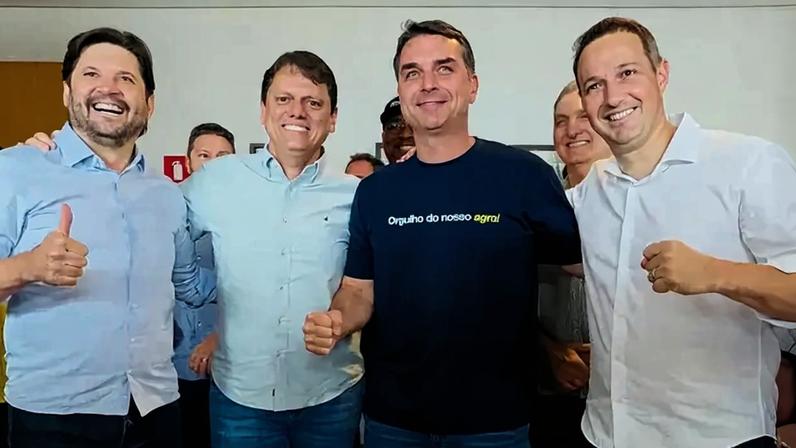 Flávio Bolsonaro e Tarcísio de Freitas participam do Agrishow. Foto: Reprodução/ Instagram