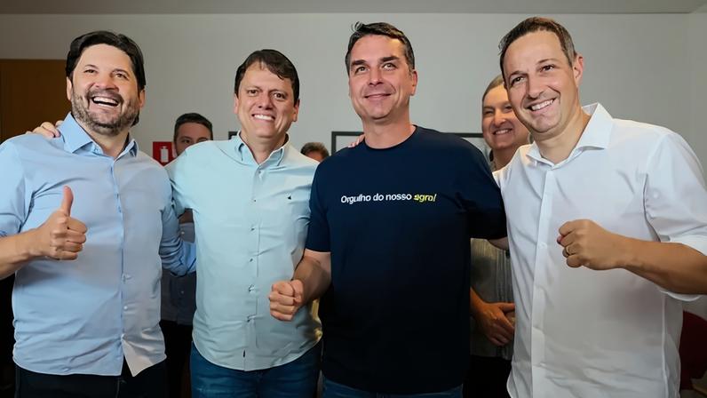 Flávio Bolsonaro e Tarcísio de Freitas participam do Agrishow. Foto: Reprodução/ Instagram