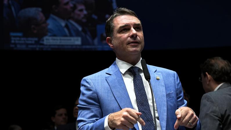 Flávio afirma que Moraes pode usar STF para desequilibrar eleições