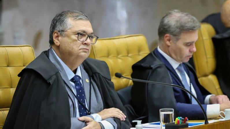 Saber ao certo o impacto nos cofres públicos dos pagamentos extra-teto e de diferentes abordagens para limitá-los é um desafio incrementado pelas falhas de transparência, diz a articulista; na imagem, os ministros do STF Flávio Dino e André Mendonça