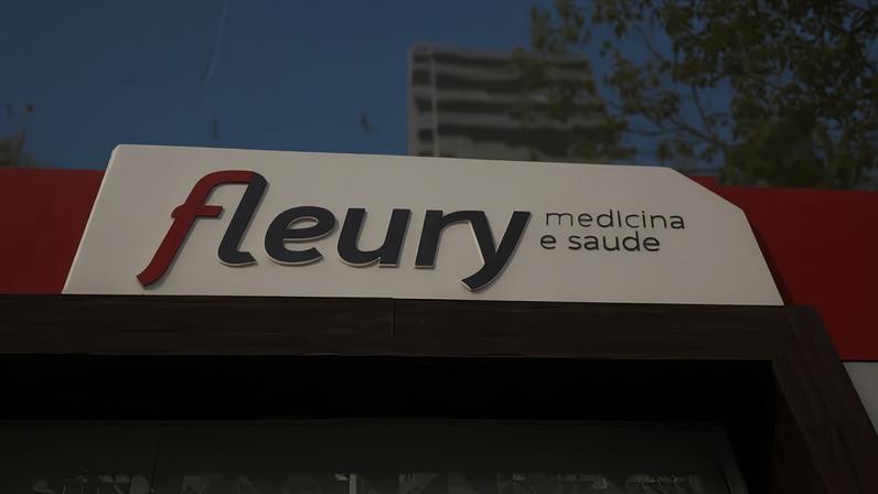 Fachada com logo do grupo Fleury