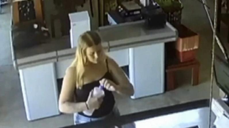 Jovem que ateou fogo em atendente por ciúmes do namorado é presa em MG
