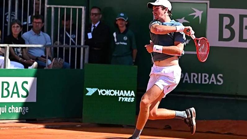 João Fonseca na vitória sobre Berrettini em Monte Carlo (Foto: Divulgação)
