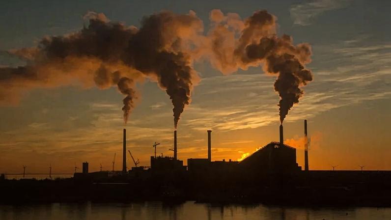 Mercado de carbono: entre as perguntas ainda abertas estão o volume de créditos que poderá ser aceito, qual percentual da meta poderá ser cumprido com compensações e quais tipos de projetos poderão entrar no sistema (Freepik)