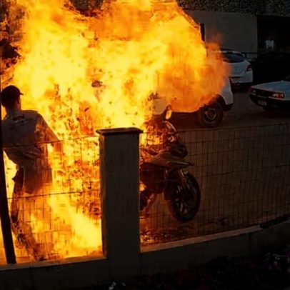 Mãe ferida por incêndio em moto durante fiscalização é intubada