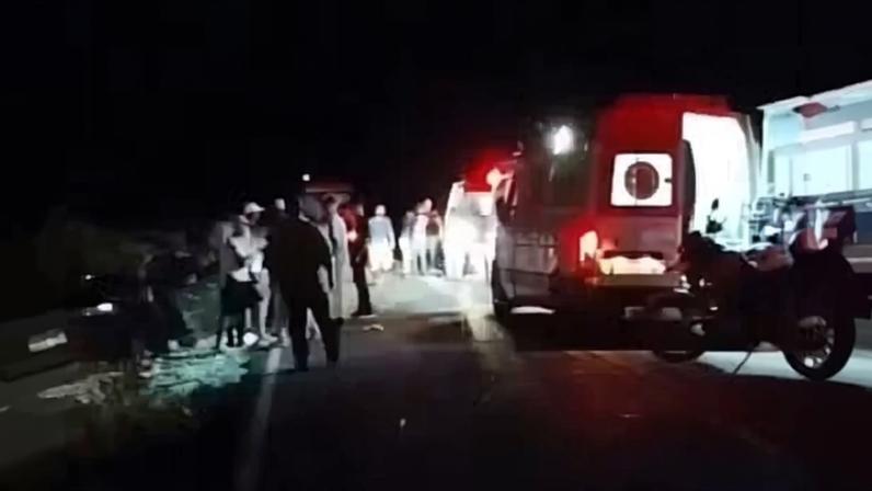 Sete pessoas morrem após batida entre dois carros na Chapada Diamantina — Foto: Gazeta 5