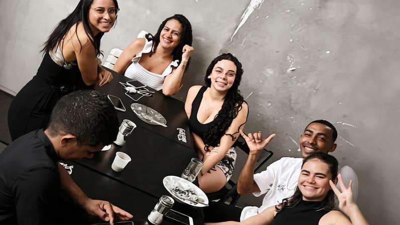 Os cinco amigos estavam no mesmo carro — Foto: Reprodução/Redes Sociais