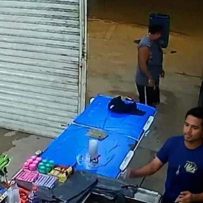 Homem pega arma de policial e dispara contra atendente durante briga