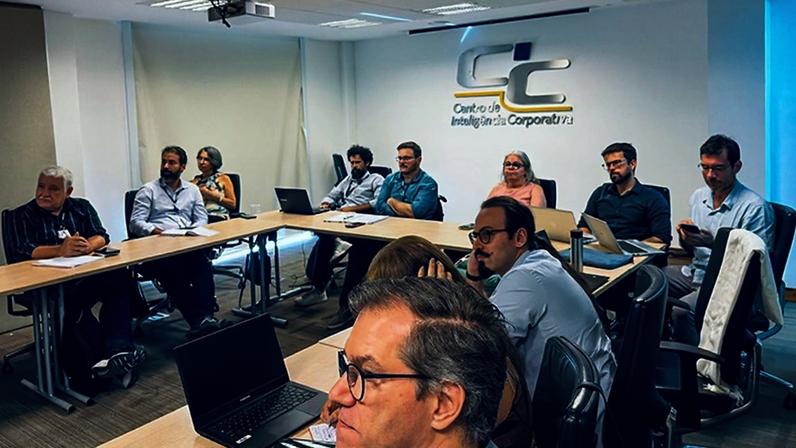 Diretoria de Geociências e de Pesquisas reunidas no debate - Cortesia-DGC